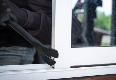 Wohnungseinbruch in Bad Pyrmont: Schmuck und Bargeld im fünfstelligen Betrag gestohlen – Zeugen gesucht