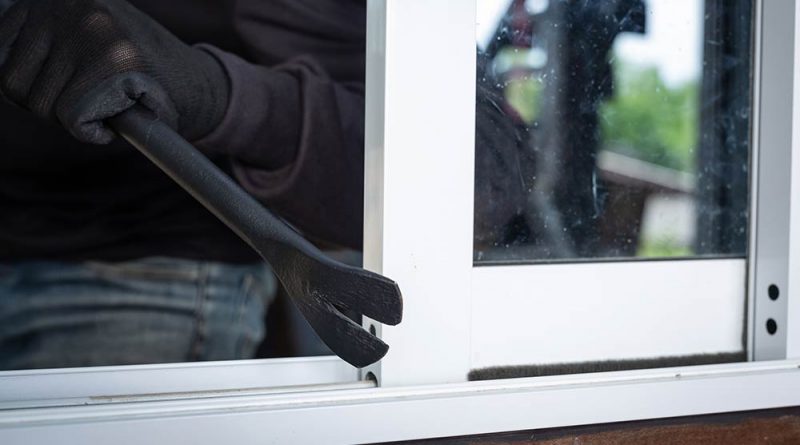 Wohnungseinbruch in Bad Pyrmont: Schmuck und Bargeld im fünfstelligen Betrag gestohlen – Zeugen gesucht