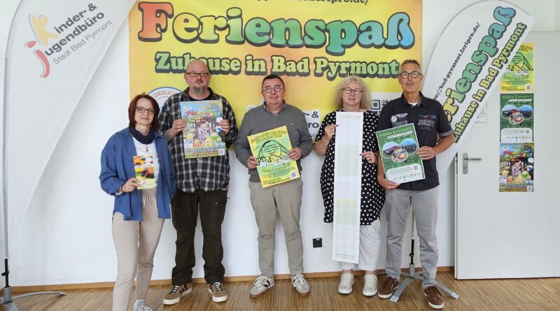 Das Team des Kinder- und Jugendbüros Bad Pyrmont stellt das Ferienspaß-Programm für die Sommerferien vor.