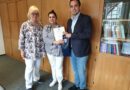 v.l.n.r. Gabriele Braun, Torben Blome und Olena Konopelko mit der Approbationsurkunde