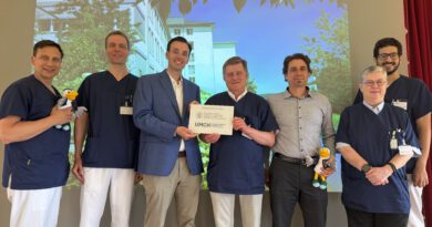 UMCH zu Gast im Bathildiskrankenhaus Bad Pyrmont: Besichtigung und Übergabe des Lehrkrankenhaus-Schildes
