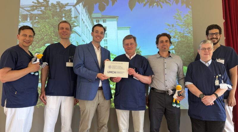 UMCH zu Gast im Bathildiskrankenhaus Bad Pyrmont: Besichtigung und Übergabe des Lehrkrankenhaus-Schildes