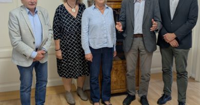 Staffelübergabe im Stadtarchiv